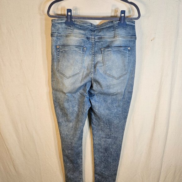 No Boundaries Women's Jeans -- ITEM #2269 - Picture 2 of 2